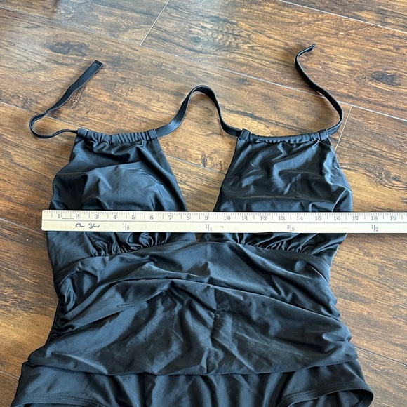 Cupshe Black One Piece Halter Tie Neck Slimming Padded Full Coverage Swimsuit 1X - Picture 6 of 13